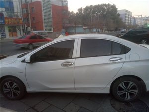 卖车，本田哥瑞，1.5手动挡，白色，一年车，八千多公里，自己上下班开了，用钱想变现，准新车，大屏导航...